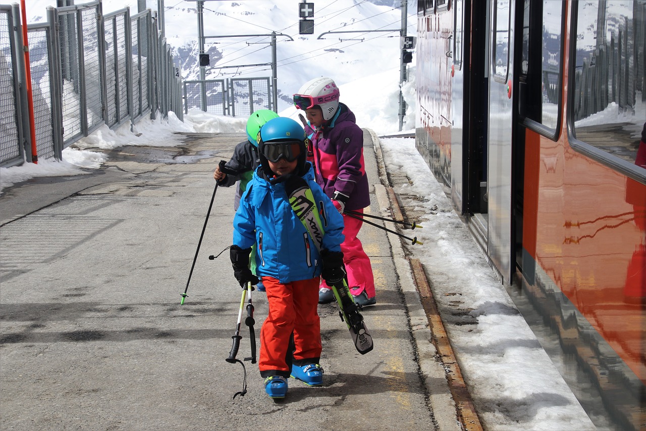 Szkółka narciarska dla dzieci Wisła – atrakcje dla dzieci w górach zimą. Góry przez cztery pory roku